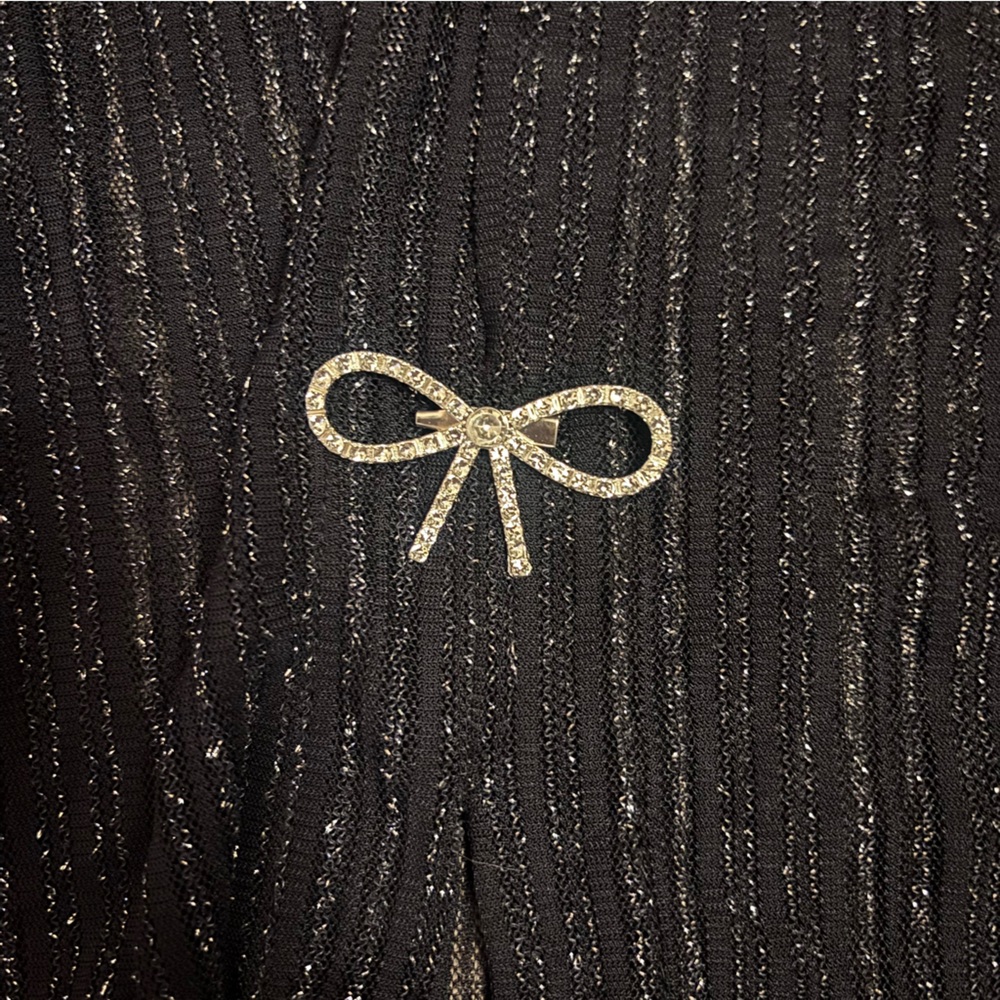 Elegant Black shrit with Bow Details - Picture 2 of 3
